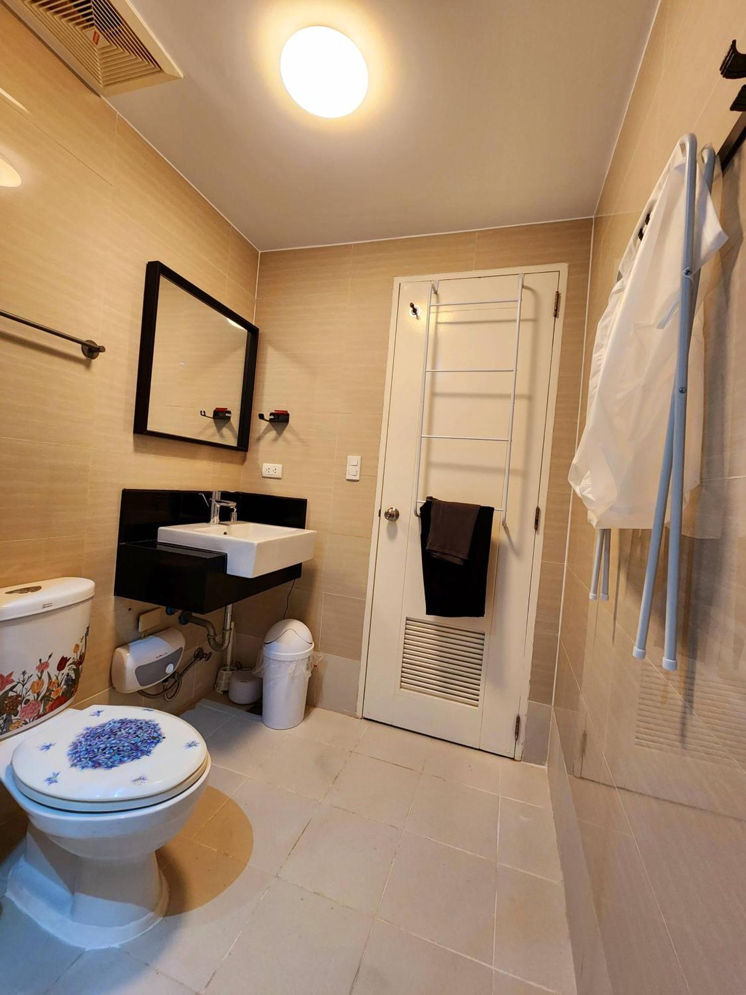 Spacious Cozy Suite At The Venice Mall With Free Parking And Washing Machine (Adults Only) 达义 外观 照片